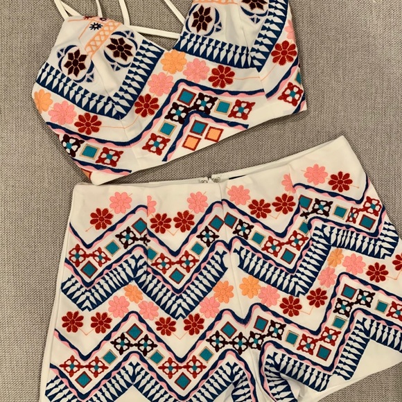 NEVER WORN “Rhythm Will Get You Embroidered” Set - Picture 4 of 8